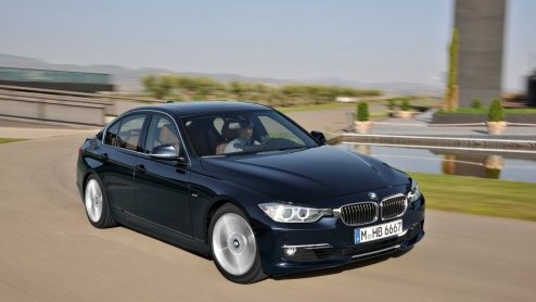 De nieuwe BMW 3 Serie is bijna onthuld. Als voorafje geeft BMW alvast de eerste details en specificaties vrij. Kern van het woord: sportiever, zuiniger en louter turbomotoren. In februari staat het ni