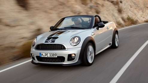 MINI onthult de prijzen van de MINI Roadster. De MINI Roadster staat in februari 2012 bij de dealer. Luchtig rijden kost echter minimaal 25.995 euro.