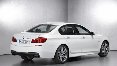De door BMW aangekondigde M Performance modellen zien vandaag het licht. De Duitsers trappen af met de M550d xDrive en de X5 & X6 M50d. Het trio is voorzien van een 3.0 liter diesel met drie(!) turbo