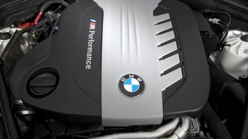 De door BMW aangekondigde M Performance modellen zien vandaag het licht. De Duitsers trappen af met de M550d xDrive en de X5 & X6 M50d. Het trio is voorzien van een 3.0 liter diesel met drie(!) turbo