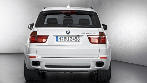 De door BMW aangekondigde M Performance modellen zien vandaag het licht. De Duitsers trappen af met de M550d xDrive en de X5 & X6 M50d. Het trio is voorzien van een 3.0 liter diesel met drie(!) turbo