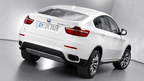 De door BMW aangekondigde M Performance modellen zien vandaag het licht. De Duitsers trappen af met de M550d xDrive en de X5 & X6 M50d. Het trio is voorzien van een 3.0 liter diesel met drie(!) turbo