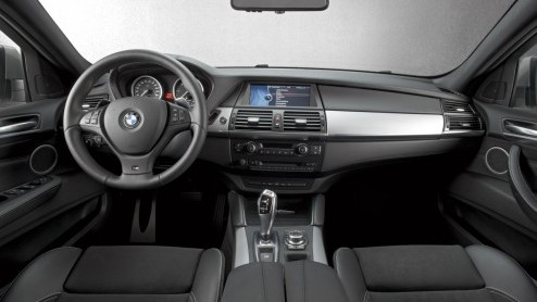 De door BMW aangekondigde M Performance modellen zien vandaag het licht. De Duitsers trappen af met de M550d xDrive en de X5 & X6 M50d. Het trio is voorzien van een 3.0 liter diesel met drie(!) turbo