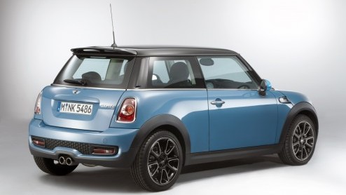 Mini voegt twee speciale uitvoeringen van Mini hatchback; de Baker Street en Bayswater. Ze zijn voorzien van speciale lakkleuren en striping en een interieur met exclusieve kleurencombinaties. Het duo