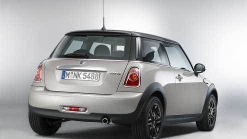 Mini voegt twee speciale uitvoeringen van Mini hatchback; de Baker Street en Bayswater. Ze zijn voorzien van speciale lakkleuren en striping en een interieur met exclusieve kleurencombinaties. Het duo