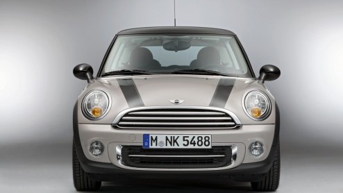 Mini voegt twee speciale uitvoeringen van Mini hatchback; de Baker Street en Bayswater. Ze zijn voorzien van speciale lakkleuren en striping en een interieur met exclusieve kleurencombinaties. Het duo