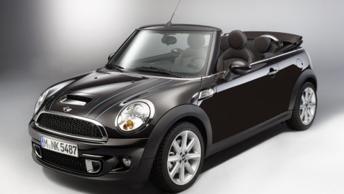 Bij Mini kijken ze niet op van een speciale uitvoering meer of minder, en dus is er nu de Mini Cabrio Highgate. Met een glossy in- en exterieur. De coole cabrio is verkrijgbaar met keuze uit verschill