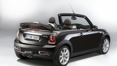 Bij Mini kijken ze niet op van een speciale uitvoering meer of minder, en dus is er nu de Mini Cabrio Highgate. Met een glossy in- en exterieur. De coole cabrio is verkrijgbaar met keuze uit verschill