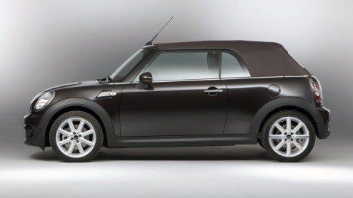 Bij Mini kijken ze niet op van een speciale uitvoering meer of minder, en dus is er nu de Mini Cabrio Highgate. Met een glossy in- en exterieur. De coole cabrio is verkrijgbaar met keuze uit verschill