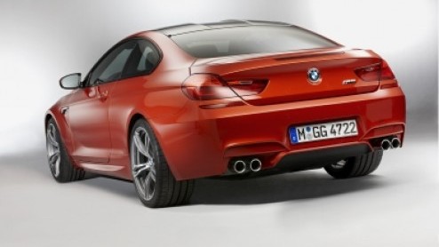 Voorafgaand aan de presentatie op de Autosalon van Geneve heeft BMW de M6 officieel gemaakt. Net als voorheen komt de tweedeurs krachtpatser als Coup en Convertible op de markt. Beide hebben de 560 p