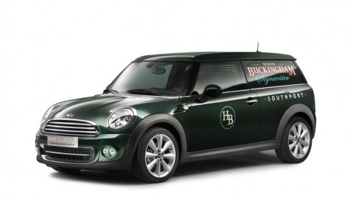 Het is eigenlijk geen verrassing maar wel groot MINI-nieuws. Mini neemt de Clubvan in productie! Wat dat is? Een bedrijfswagenversie van de Clubman, zo ongeveer. Na de zomer staat hij in de showrooms.