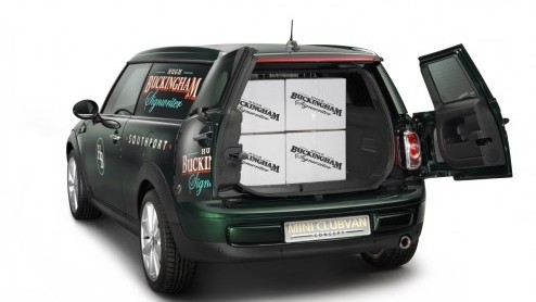 Het is eigenlijk geen verrassing maar wel groot MINI-nieuws. Mini neemt de Clubvan in productie! Wat dat is? Een bedrijfswagenversie van de Clubman, zo ongeveer. Na de zomer staat hij in de showrooms.