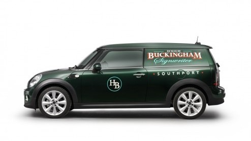 Er werd al stiekem over gesproken en vandaag ziet hij alvast digitaal het licht: de Mini Clubvan Concept. Zeg maar de bestelversie van de Clubman, die debuteert op de Autosalon van Genve.