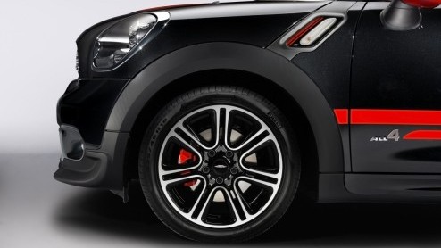 Bij Mini staat de John Cooper Works uitvoering bekend als de sportiefste uitvoering met extra veel kracht. Daarom introduceert het merk nu ook de Countryman in die extra pittige variant. Het doek gaat