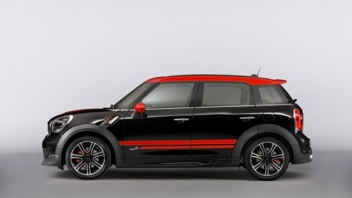 Bij Mini staat de John Cooper Works uitvoering bekend als de sportiefste uitvoering met extra veel kracht. Daarom introduceert het merk nu ook de Countryman in die extra pittige variant. Het doek gaat