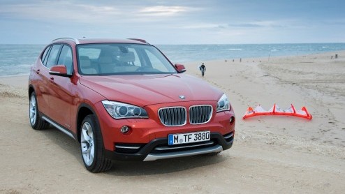 BMW heeft zitten rekenen en geeft nu de prijzen van de vernieuwde X1 vrij. Freude am Fahren in die auto begint bij 37.950 euro voor de nieuwe instapdiesel met 115 pk. Speciaal voor de Nederlandse mark