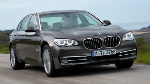 Een vlaggenschip als de 7 Serie moet natuurlijk up to date blijven. BMW heeft het topmodel vernieuwd en inmiddels ook de prijslijst bijgewerkt. Die vermeldt bedragen vanaf krap 94 mille. De dealer sta