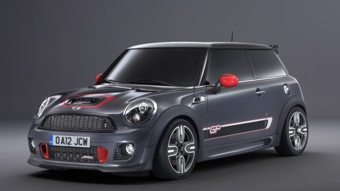 Op het grote MINI-feest MINI United 2012 hebben we kunnen kennismaken met de John Cooper Works GP, de snelste MINI ooit die in november op de markt komt. In een oplage van 2000 stuks, dus dat wordt re