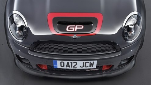 Op het grote MINI-feest MINI United 2012 hebben we kunnen kennismaken met de John Cooper Works GP, de snelste MINI ooit die in november op de markt komt. In een oplage van 2000 stuks, dus dat wordt re