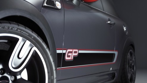 Op het grote MINI-feest MINI United 2012 hebben we kunnen kennismaken met de John Cooper Works GP, de snelste MINI ooit die in november op de markt komt. In een oplage van 2000 stuks, dus dat wordt re