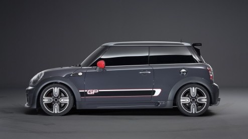 Op het grote MINI-feest MINI United 2012 hebben we kunnen kennismaken met de John Cooper Works GP, de snelste MINI ooit die in november op de markt komt. In een oplage van 2000 stuks, dus dat wordt re