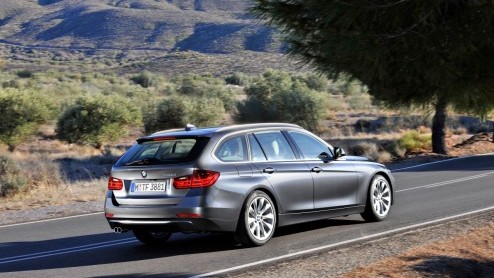 Vandaag testen we een kwartet nieuwe BMW-modellen. In Munchen staat de nieuwe 1 Serie driedeurs, de M135i, 3 Serie Touring en 3 Serie ActivHybrid klaar. Alle reden om de prijzen even op een rij te zet