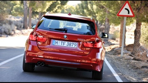 BMW zet de nieuwe 3 Serie Touring vanaf 22 september in de showroom. De stationwagon is geprijsd vanaf 44.130 euro voor de 320d Touring en 45.755 euro voor de 328i. Vanaf november volgen meer benzine-