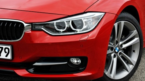 BMW zet de nieuwe 3 Serie Touring vanaf 22 september in de showroom. De stationwagon is geprijsd vanaf 44.130 euro voor de 320d Touring en 45.755 euro voor de 328i. Vanaf november volgen meer benzine-