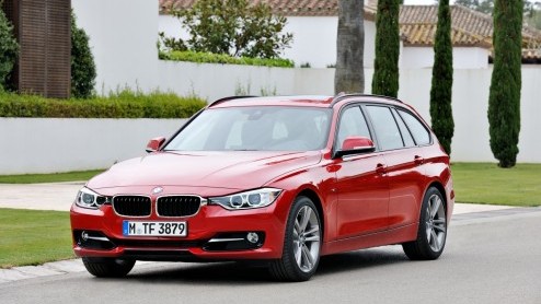 BMW zet de nieuwe 3 Serie Touring vanaf 22 september in de showroom. De stationwagon is geprijsd vanaf 44.130 euro voor de 320d Touring en 45.755 euro voor de 328i. Vanaf november volgen meer benzine-