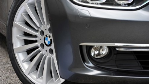 Meestal doet ze er in Mnchen wat langer over, maar ditmaal hebben ze de Touring al een half jaar na het verschijnen van de nieuwe BMW 3-serie Sedan klaar. Hij is een beetje gegroeid, maar vooral de b