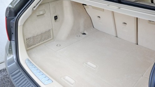 Meestal doet ze er in Mnchen wat langer over, maar ditmaal hebben ze de Touring al een half jaar na het verschijnen van de nieuwe BMW 3-serie Sedan klaar. Hij is een beetje gegroeid, maar vooral de b