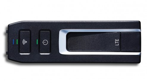 BMW voegt een nieuwe auto-mobiele internettechnologie toe aan het accessoireprogramma met de BMW Car Hotspot LTE. Daarmee is het mogelijk om in en om de auto een 4G verbinding tot stand te brengen.