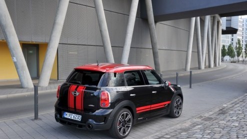De snelste MINI Countryman is onderweg naar de dealer. Vanaf december staat de nieuwe Mini John Cooper Works Countryman in de showroom. Met 218 pk en vierwielaandrijving, voor 45.580 euro.