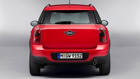 Mini geeft de Countryman een kleine update voor het nieuwe modeljaar. Daarbij is de meeste aandacht uitgegaan naar het interieur. Een aantal benzinemotoren voldoet nu aan de Euro6-emissienorm.