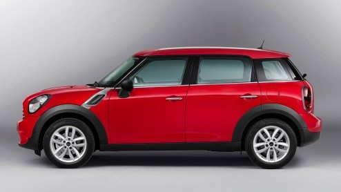 Mini geeft de Countryman een kleine update voor het nieuwe modeljaar. Daarbij is de meeste aandacht uitgegaan naar het interieur. Een aantal benzinemotoren voldoet nu aan de Euro6-emissienorm.