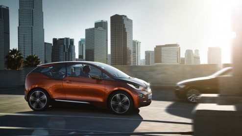 De Los Angeles Motor Show opent vandaag de deuren. BMW presenteert daar de elektrisch aangedreven i3 Concept Coup als wereldprimeur, die volgens de Duitsers het toonbeeld van duurzame luxe is.