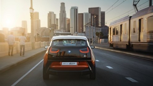 De Los Angeles Motor Show opent vandaag de deuren. BMW presenteert daar de elektrisch aangedreven i3 Concept Coup als wereldprimeur, die volgens de Duitsers het toonbeeld van duurzame luxe is.