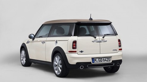De Mini Clubman haalt het nieuws. Mini presenteert een speciale uitvoering van het model, met exclusieve kleuren en verfraaide details. Meet the Mini Clubman Bond Street. Daarnaast blijft de Mini Hyde