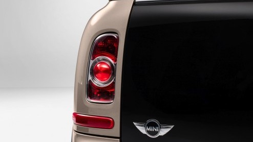 De Mini Clubman haalt het nieuws. Mini presenteert een speciale uitvoering van het model, met exclusieve kleuren en verfraaide details. Meet the Mini Clubman Bond Street. Daarnaast blijft de Mini Hyde