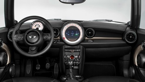 De Mini Clubman haalt het nieuws. Mini presenteert een speciale uitvoering van het model, met exclusieve kleuren en verfraaide details. Meet the Mini Clubman Bond Street. Daarnaast blijft de Mini Hyde