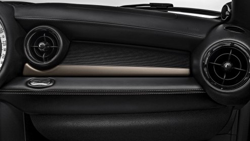 De Mini Clubman haalt het nieuws. Mini presenteert een speciale uitvoering van het model, met exclusieve kleuren en verfraaide details. Meet the Mini Clubman Bond Street. Daarnaast blijft de Mini Hyde