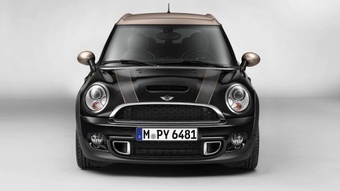 De Mini Clubman haalt het nieuws. Mini presenteert een speciale uitvoering van het model, met exclusieve kleuren en verfraaide details. Meet the Mini Clubman Bond Street. Daarnaast blijft de Mini Hyde