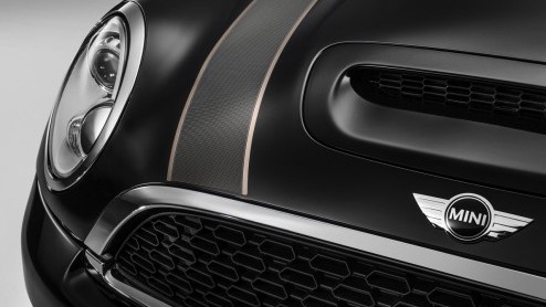 De Mini Clubman haalt het nieuws. Mini presenteert een speciale uitvoering van het model, met exclusieve kleuren en verfraaide details. Meet the Mini Clubman Bond Street. Daarnaast blijft de Mini Hyde
