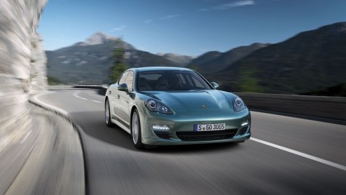 Geen verrassing maar wel goed nieuws voor snelle kilometervreters; Porsche gaat de Panamera leveren met een dieselmotor. De Panamera Diesel krijgt de drieliter V6 uit de Cayenne en staat vanaf augustu