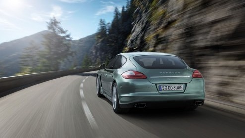 Geen verrassing maar wel goed nieuws voor snelle kilometervreters; Porsche gaat de Panamera leveren met een dieselmotor. De Panamera Diesel krijgt de drieliter V6 uit de Cayenne en staat vanaf augustu
