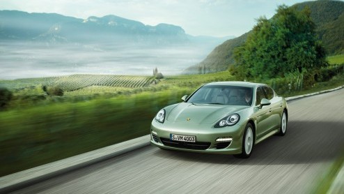 Hybridetechniek is inmiddels bij Porsche ingeburgerd. Na de Cayenne is ook vlaggenschip Panamera aan de beurt. De Panamera S Hybrid zet in op extra prestaties en een lager verbruik. Hoe komt die belof