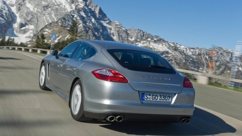 Hybridetechniek is inmiddels bij Porsche ingeburgerd. Na de Cayenne is ook vlaggenschip Panamera aan de beurt. De Panamera S Hybrid zet in op extra prestaties en een lager verbruik. Hoe komt die belof