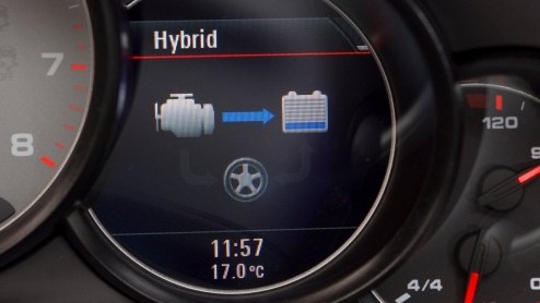 Hybridetechniek is inmiddels bij Porsche ingeburgerd. Na de Cayenne is ook vlaggenschip Panamera aan de beurt. De Panamera S Hybrid zet in op extra prestaties en een lager verbruik. Hoe komt die belof