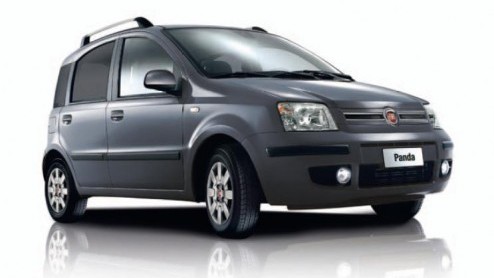 De Fiat Panda-verkopen zitten door de komst van de belastingvrije versie lekker in de lift. Fiat doet er graag nog een schepje bovenop met twee Italia 150 pakketten, waarbij voor 750 euro allerlei com