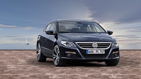 Met de introductie van de nieuwe Passat CC slaat Volkswagen een nieuwe weg in. Deze elegant gelijnde coup belooft heel wat liefhebbers te trekken, ook in Amerika. Naast zijn fraaie belijning is de Pa